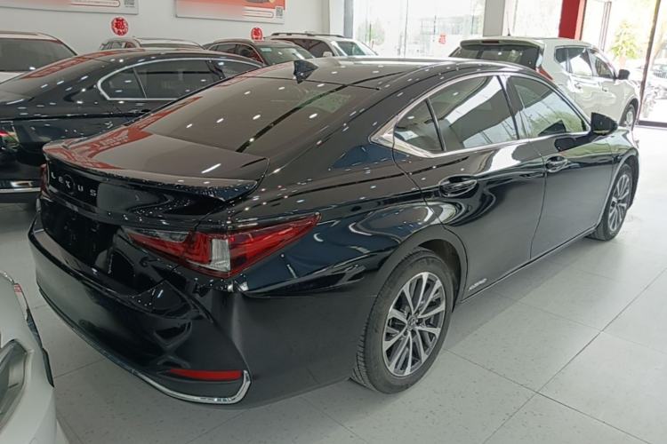 Used Lexus ES 2021 300h Excellence Edition Rear Right 45 Deg