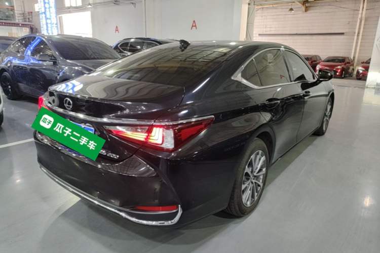 Used Lexus ES 2021 200 Excellence Edition Rear Right 45 Deg