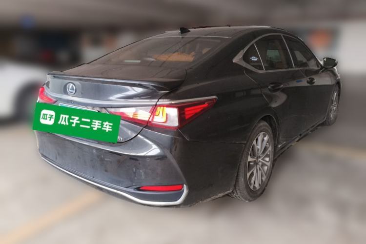 Used Lexus ES 2021 300h Excellence Edition Rear Right 45 Deg