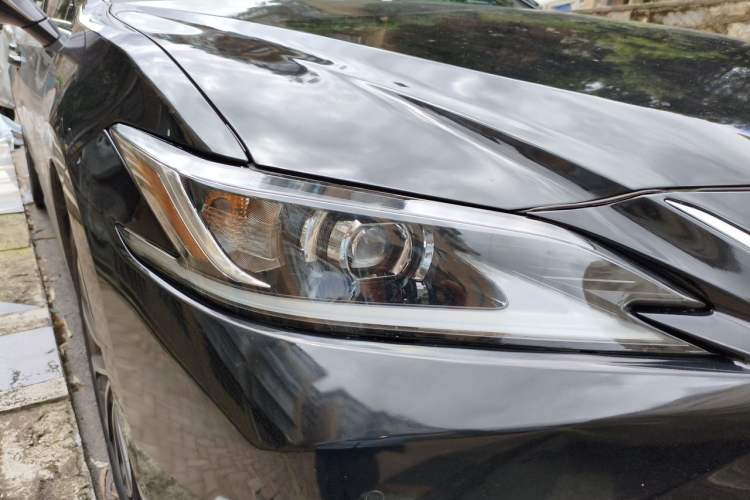 Used Lexus ES 2021 300h Excellence Edition Right Front Headlight