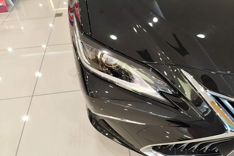 Used Lexus ES 2021 200 Excellence Edition Right Front Headlight