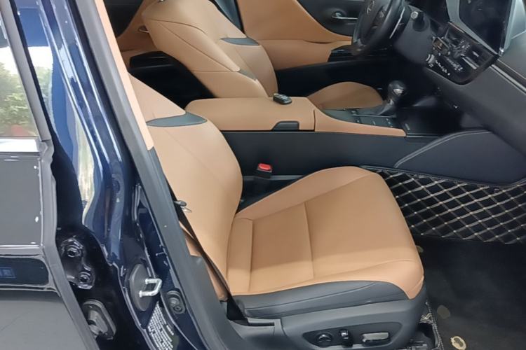 Used Lexus ES 2021 300h Excellence Edition Right Front Seat