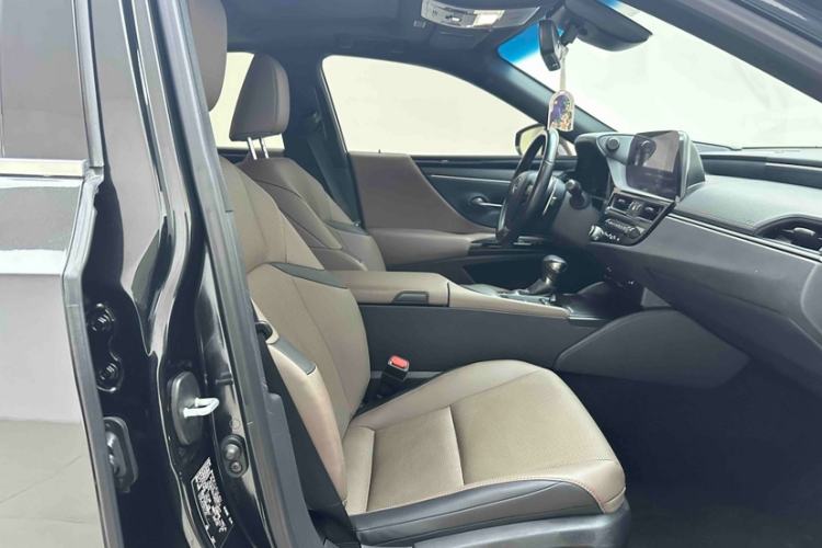 Used Lexus ES 2021 200 Excellence Edition Right Front Seat