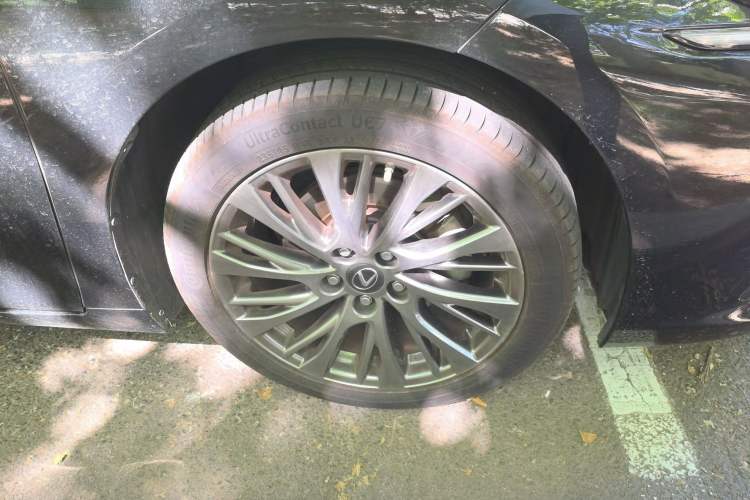 Used Lexus ES 2021 260 F SPORT Right Front Wheel Hub