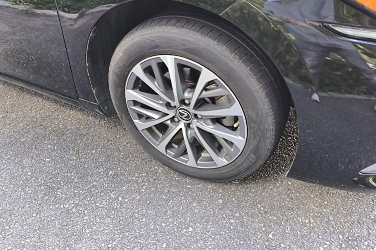 Used Lexus ES 2021 200 Excellence Edition Right Front Wheel Hub