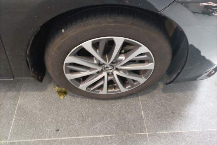 Used Lexus ES 2021 200 Excellence Edition Right Front Wheel Hub