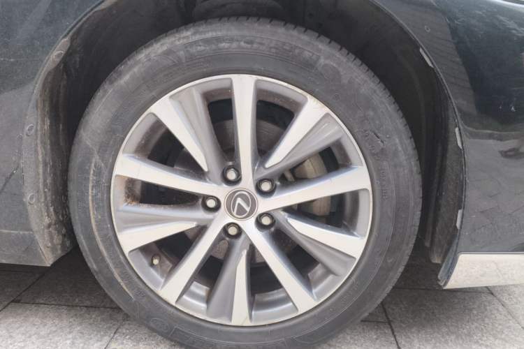 Used Lexus ES 2021 260 Excellence Edition Right Front Wheel Hub