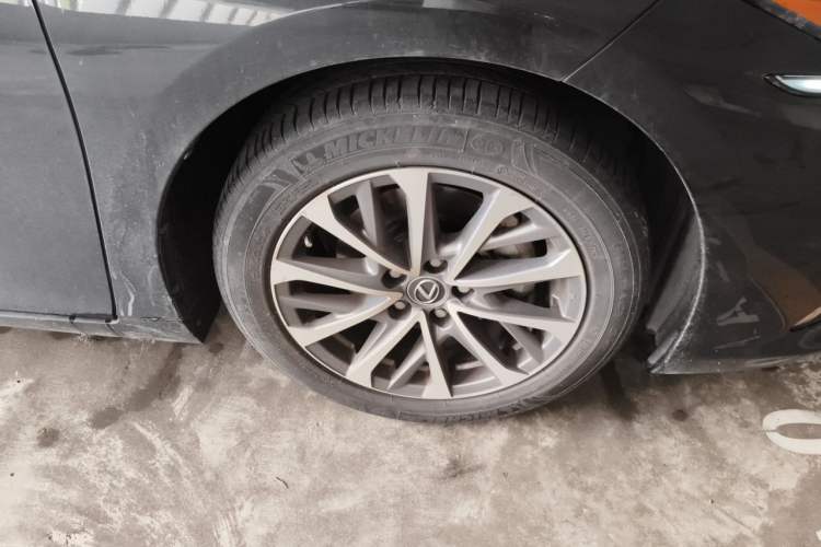 Used Lexus ES 2021 300h Excellence Edition Right Front Wheel Hub