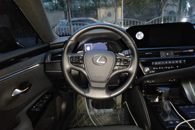 Used Lexus ES 2021 300h Deluxe Edition Steering Wheel