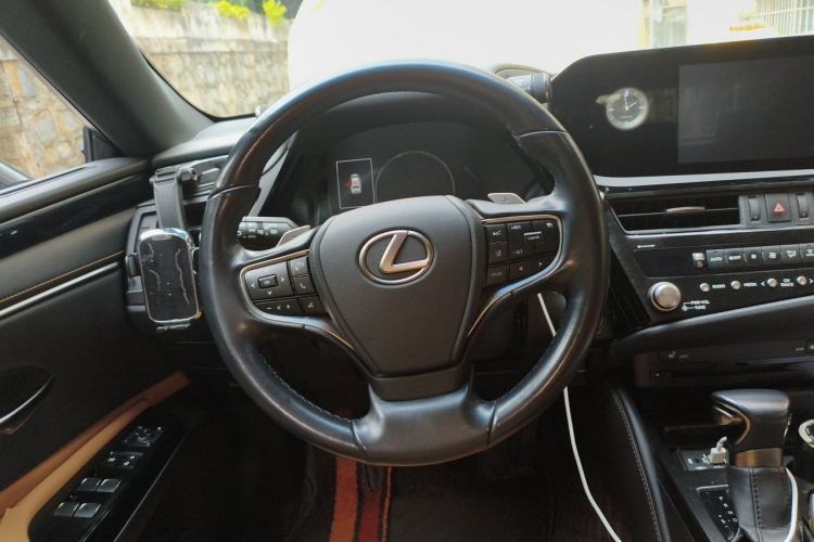 Used Lexus ES 2021 300h Excellence Edition Steering Wheel