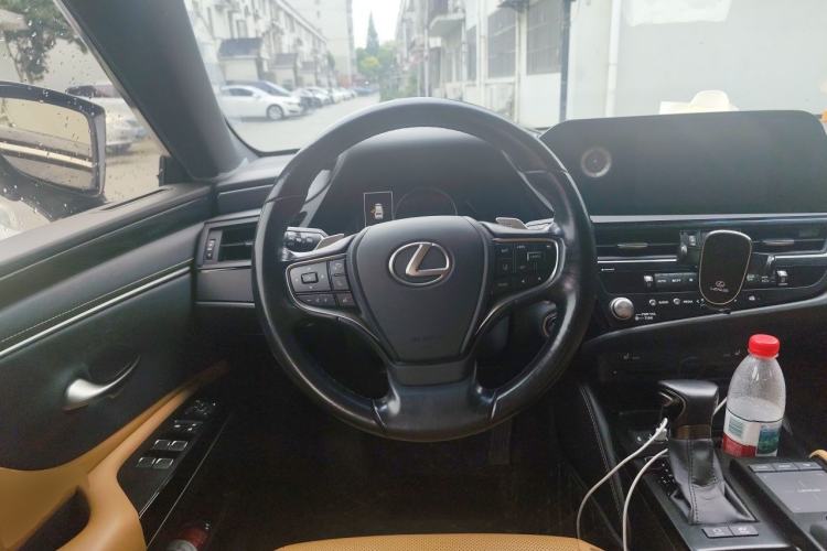Used Lexus ES 2021 300h Excellence Edition Steering Wheel