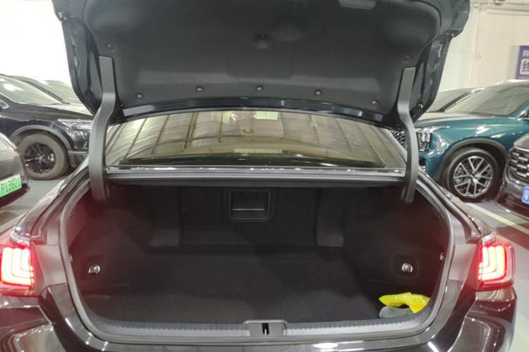 Used Lexus ES 2021 200 Excellence Edition Trunk