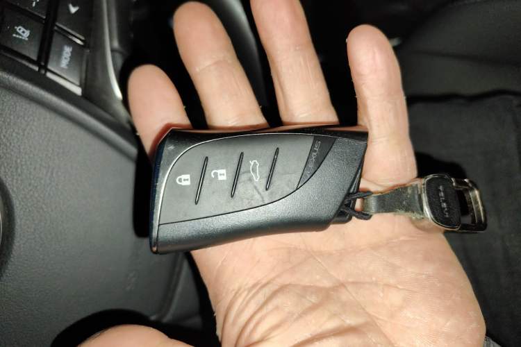Used Lexus ES 2021 300h Deluxe Edition Vehicle Key