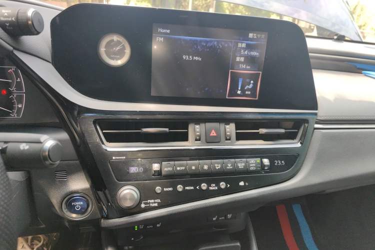 Used Lexus ES 2021 300h Deluxe Edition Audio And AC Panel