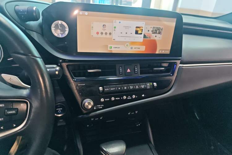 Used Lexus ES 2021 300h Deluxe Edition Audio And AC Panel