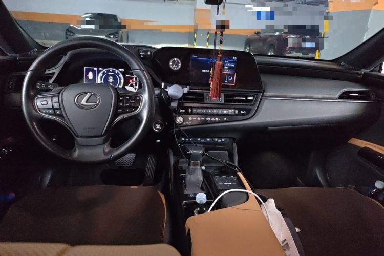 Used Lexus ES 2021 260 Excellence Edition Center Console