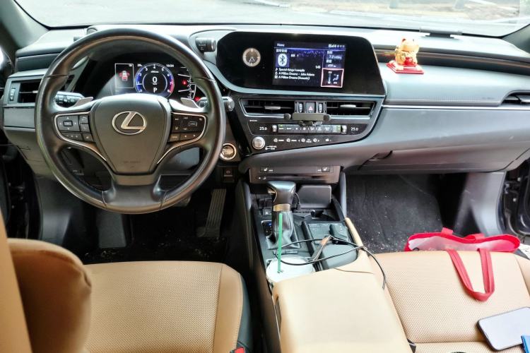 Used Lexus ES 2021 200 Excellence Edition Center Console