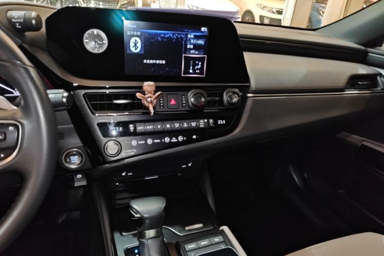Used Lexus ES 2021 200 Excellence Edition Center Console