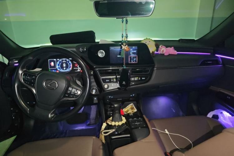 Used Lexus ES 2021 200 Excellence Edition Center Console