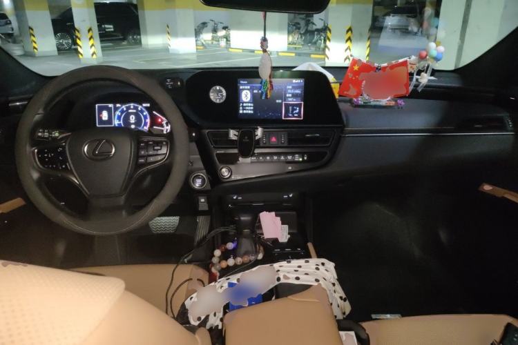 Used Lexus ES 2021 200 Excellence Edition Center Console