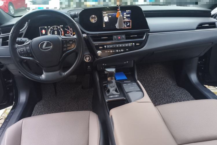 Used Lexus ES 2021 260 Excellence Edition Center Console