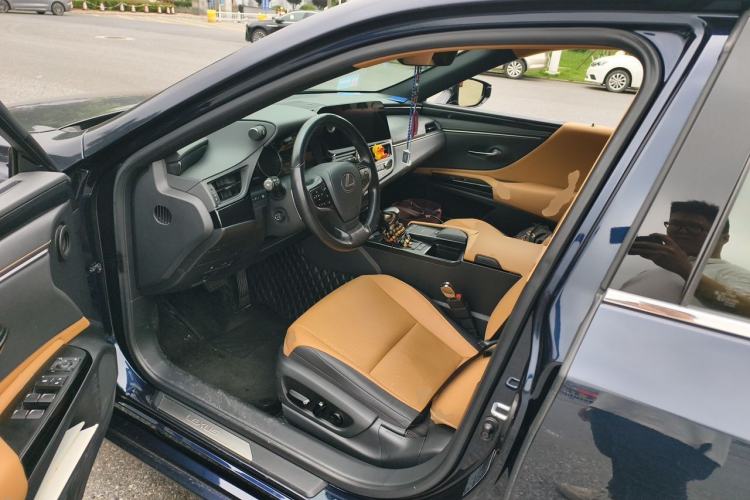 Used Lexus ES 2021 200 Excellence Edition Driver Seat