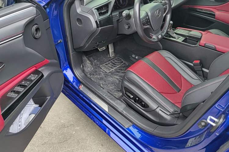 Used Lexus ES 2021 300h F SPORT Driver Seat