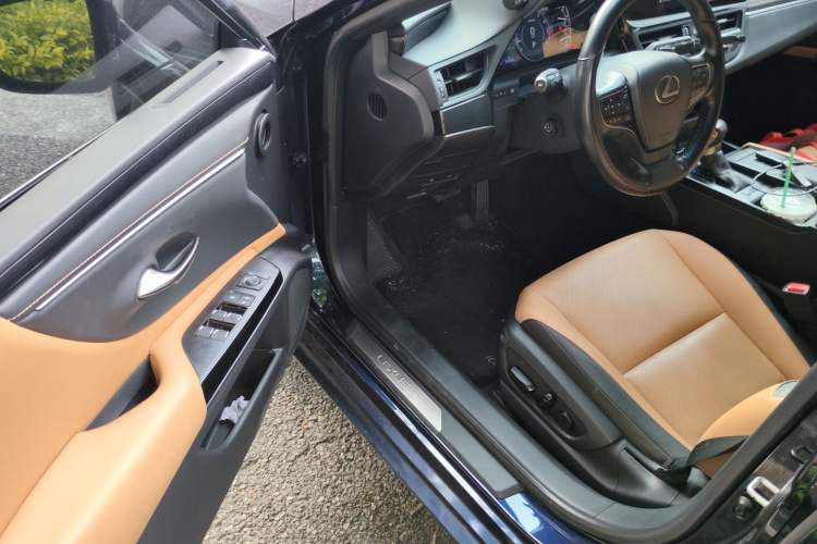 Used Lexus ES 2021 200 Excellence Edition Driver Seat