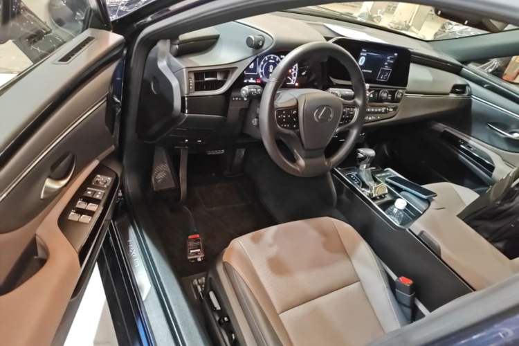 Used Lexus ES 2021 200 Excellence Edition Driver Seat