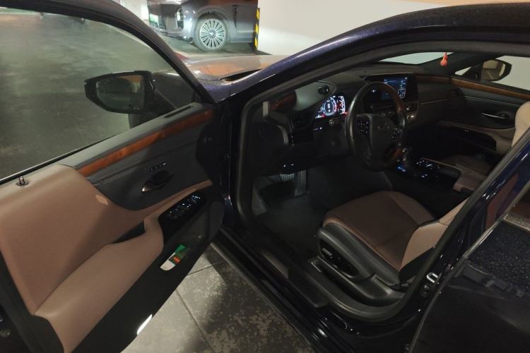 Used Lexus ES 2021 200 Luxury Edition Driver Seat