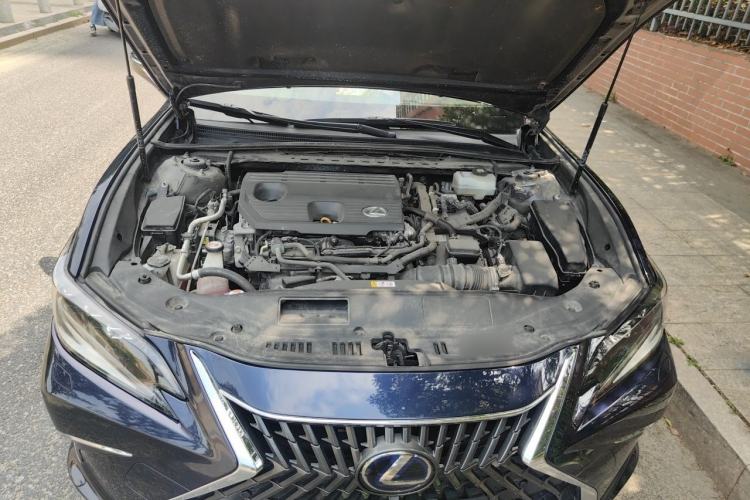 Used Lexus ES 2021 300h Deluxe Edition Engine Bay