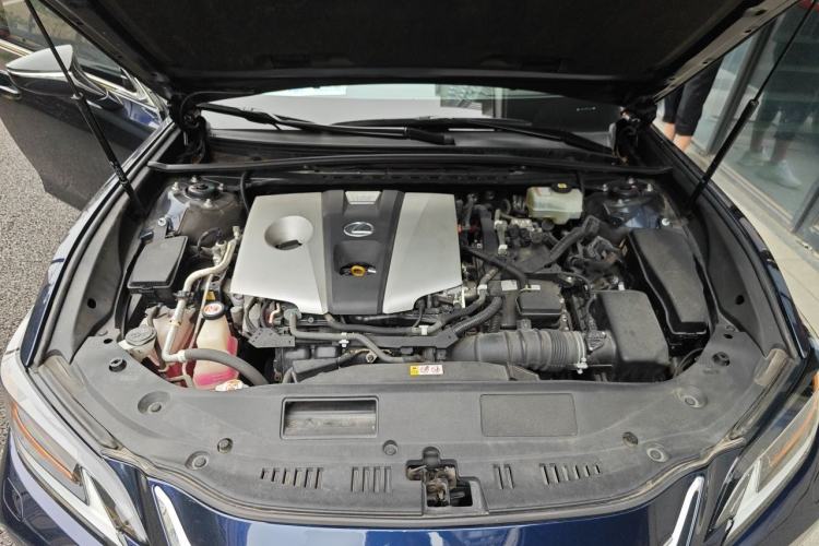 Used Lexus ES 2021 300h Deluxe Edition Engine Bay