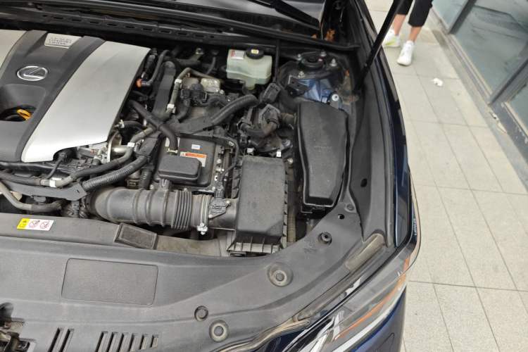Used Lexus ES 2021 300h Deluxe Edition Engine Bay Left