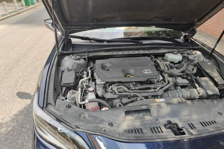 Used Lexus ES 2021 300h Deluxe Edition Engine Bay Right