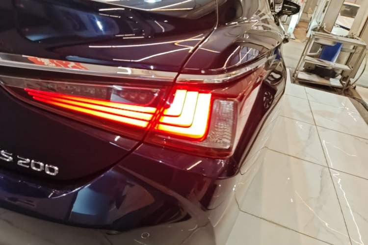 Used Lexus ES 2021 200 Excellence Edition Exterior 3
