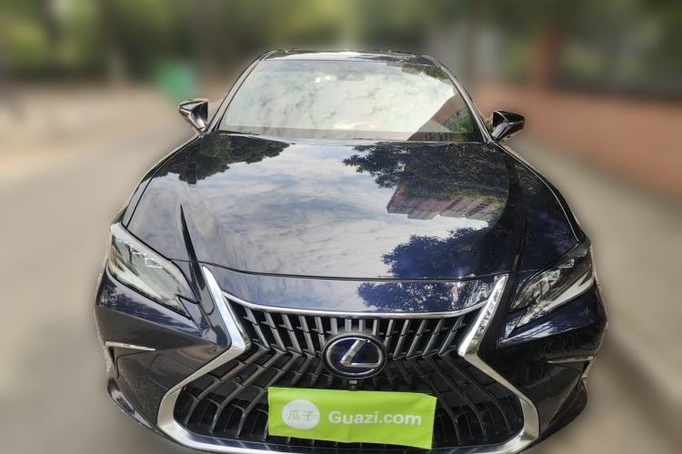 Used Lexus ES 2021 300h Deluxe Edition Front