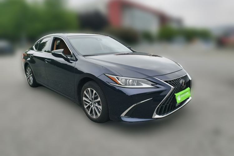 Used Lexus ES 2021 200 Excellence Edition Front Right 45 Deg