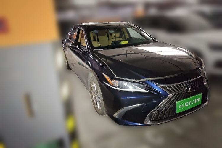 Used Lexus ES 2021 260 Excellence Edition Front Right 45 Deg