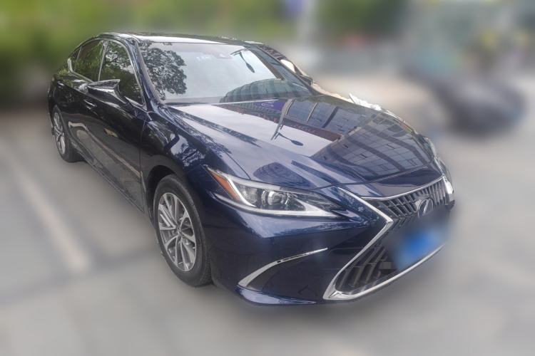 Used Lexus ES 2021 300h Excellence Edition Front Right 45 Deg