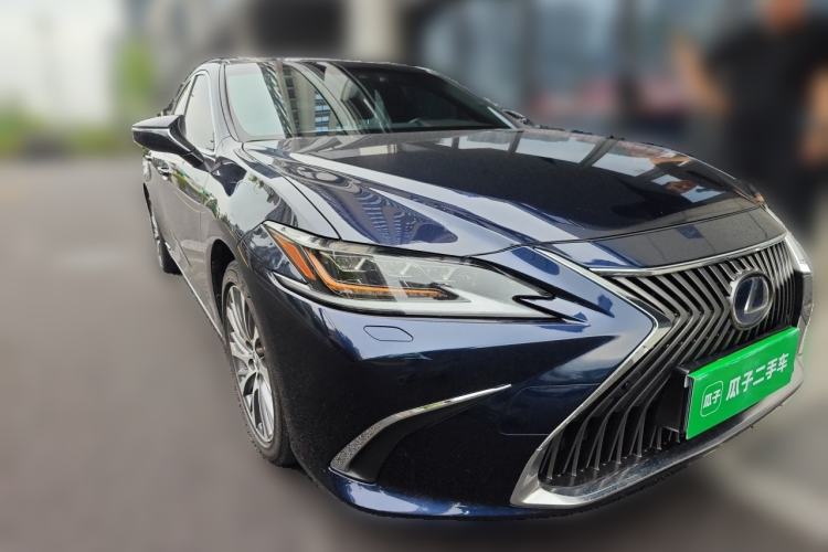 Used Lexus ES 2021 300h Deluxe Edition Front Right 45 Deg