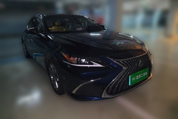 Used Lexus ES 2021 200 Excellence Edition Front Right 45 Deg