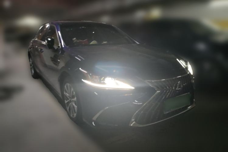 Used Lexus ES 2021 200 Excellence Edition Front Right 45 Deg