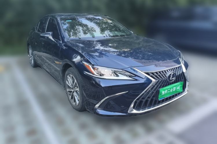Used Lexus ES 2021 260 Excellence Edition Front Right 45 Deg