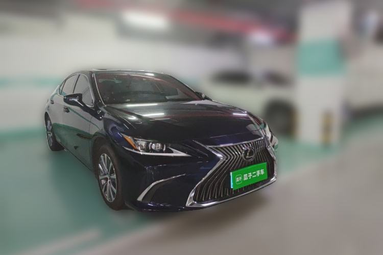 Used Lexus ES 2021 200 Excellence Edition Front Right 45 Deg