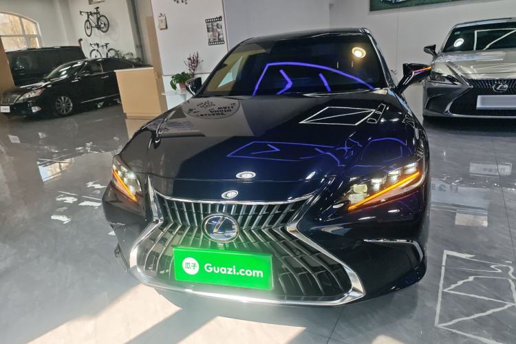 Used Lexus ES 2021 300h Deluxe Edition Front