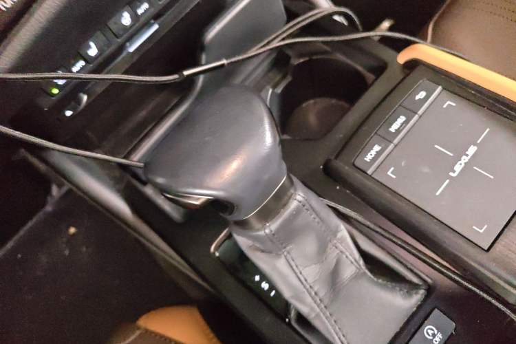 Used Lexus ES 2021 260 Excellence Edition Gear Lever