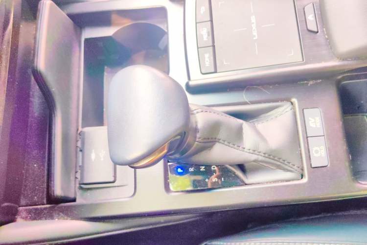 Used Lexus ES 2021 300h Deluxe Edition Gear Lever