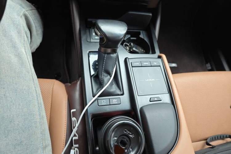 Used Lexus ES 2021 300h Deluxe Edition Gear Lever