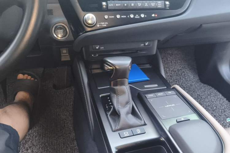 Used Lexus ES 2021 260 Excellence Edition Gear Lever