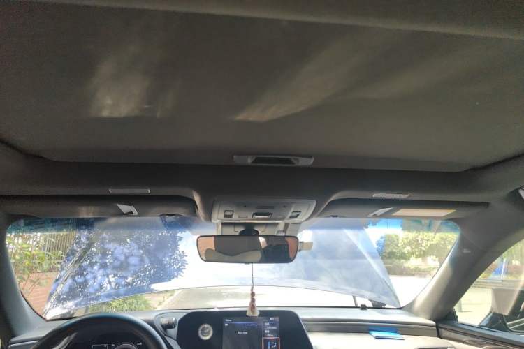 Used Lexus ES 2021 300h Deluxe Edition Headliner